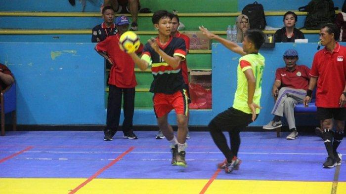 Pelatihan dasar Korfball untuk pemula di GOR Segiri